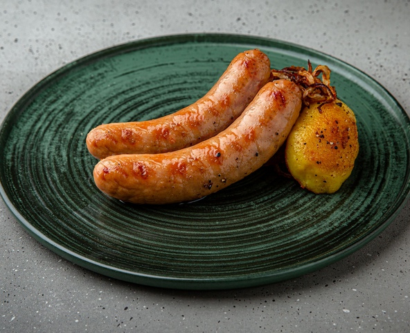 Bratwurst - cârnăciori picanți din carne tocată de porc și vită