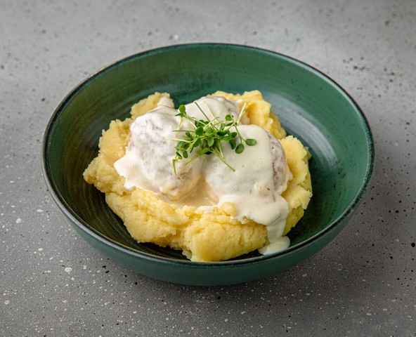 Chicken meatballs with mashed potatoes