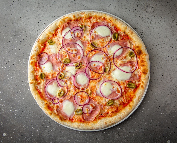 Pizza with ham and mozzarella