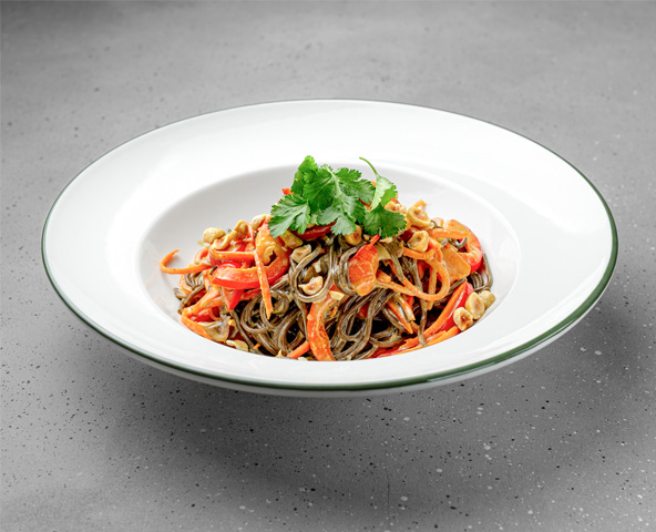 Гречневая лапша с овощами wok и кокосовым соусом