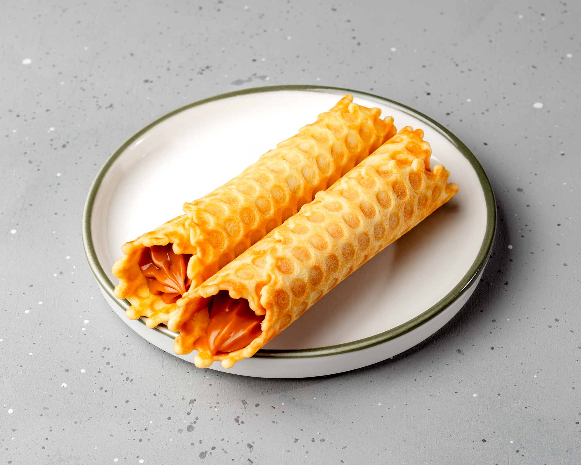 Wafer rolls with boiled condensed milk