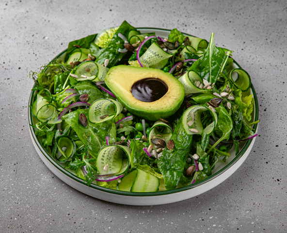 Salată verde cu avocado