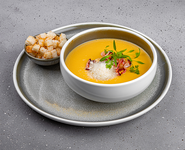 Cheese cream soup with bacon