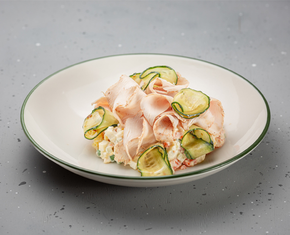 Salată Olivier cu curcan