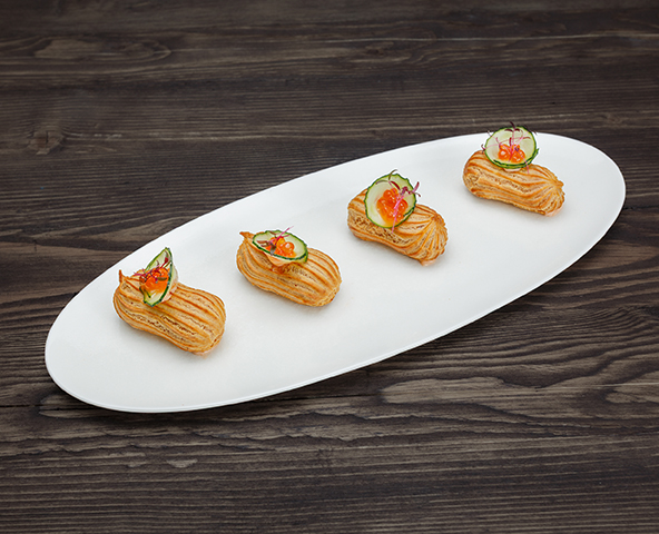 Éclairs with salmon mousse 