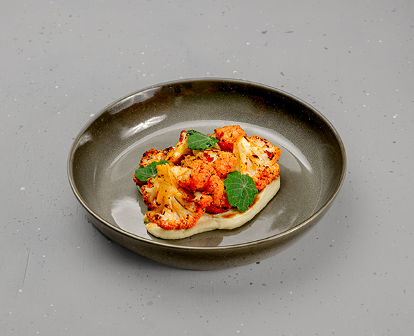 Цветная капуста с соусом из орехов кешью