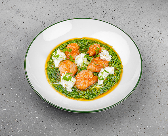 Green risotto with shrimp and stracciatella