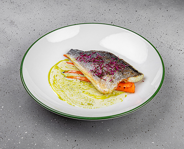 Dorado fillet with baby carrots