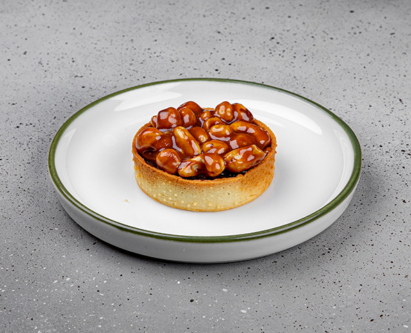 Chocolate tart with hazelnuts