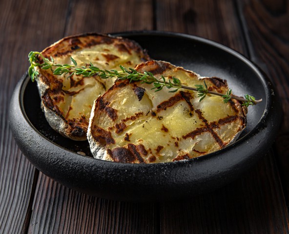 Coal-grilled potatoes in salt