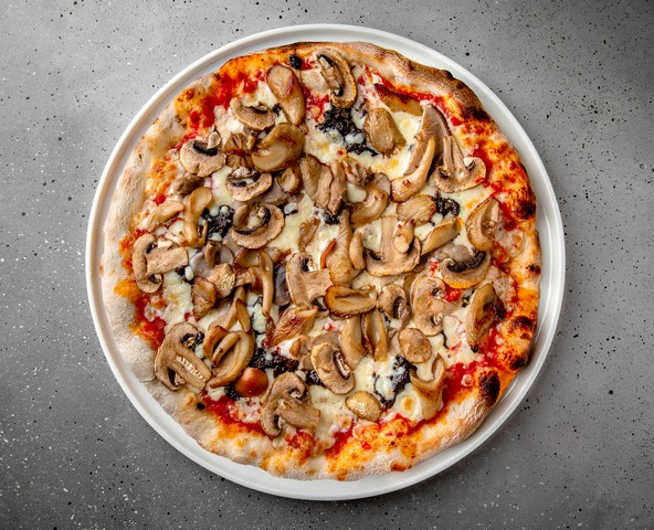 Mushroom pizza with truffle pasta